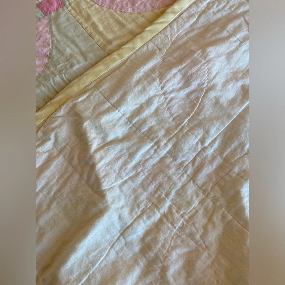 Elegant Pink and Cream Quilt Vintage 68”/77”